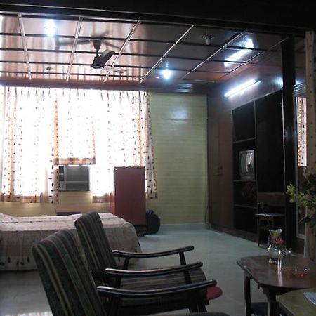 Gaurav Hotel Kanpur Esterno foto