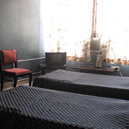 Gaurav Hotel Kanpur Esterno foto
