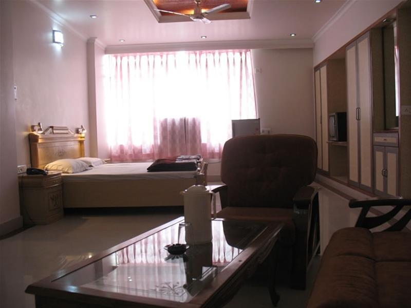 Gaurav Hotel Kanpur Esterno foto